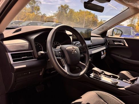 New 2026 Mitsubishi Outlander ES FWD image 28
