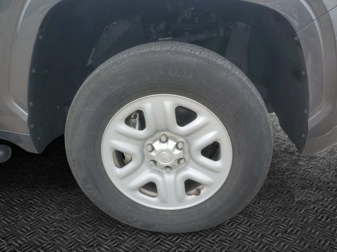 Used 2023 Toyota Tundra SR AWD/4WD image 11
