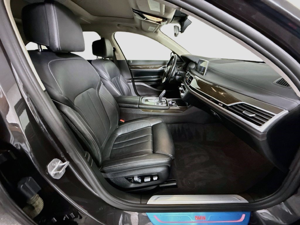 Used 2022 BMW 740i RWD image 28