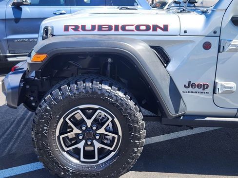 Used 2024 Jeep Gladiator Rubicon w/ Convenience Group AWD/4WD image 10