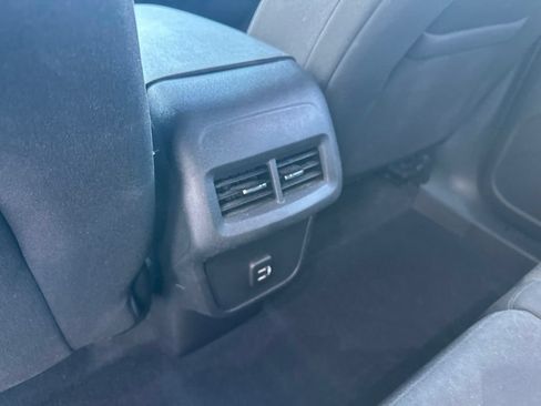 Used 2019 Chevrolet Equinox LT FWD image 12