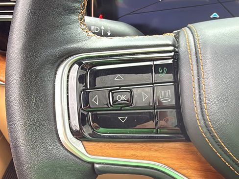 Used 2023 Jeep Grand Wagoneer L Series III w/ Rear Seat Video Group 1 AWD/4WD image 14