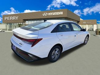 New 2026 Hyundai Elantra SE video 1