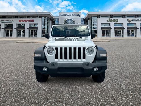 Used 2022 Jeep Wrangler Unlimited Sport AWD/4WD image 3