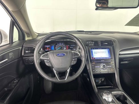Used 2019 Ford Fusion Titanium image 11