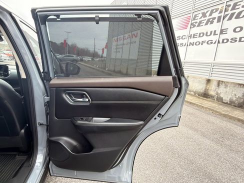 Used 2022 Nissan Rogue Platinum w/ Head-Up Display Package image 17