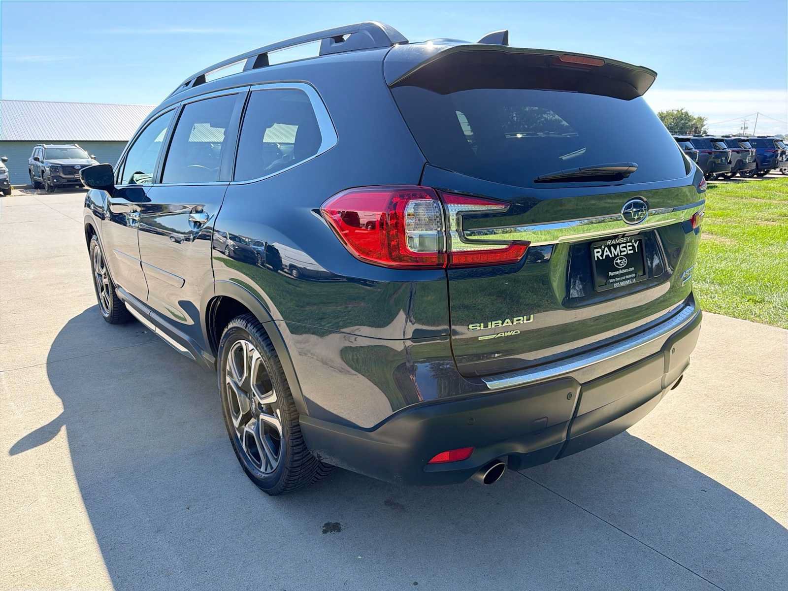 Used 2024 Subaru Ascent Touring AWD/4WD image 4