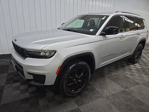 Used 2024 Jeep Grand Cherokee L Laredo AWD/4WD image 8