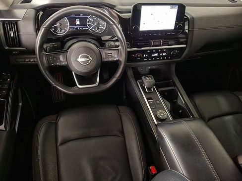 Used 2024 Nissan Pathfinder SL AWD/4WD image 2