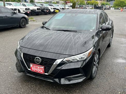 Used 2021 Nissan Sentra SV w/ SV Premium Package FWD image 4