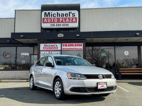 Used 2014 Volkswagen Jetta S image 2