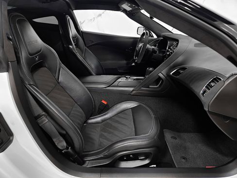 Used 2019 Chevrolet Corvette Z06 image 3