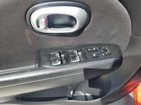 Used 2019 Kia Soul FWD image 16