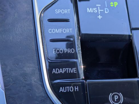 Used 2022 BMW X7 xDrive40i w/ M Sport Package AWD/4WD image 35