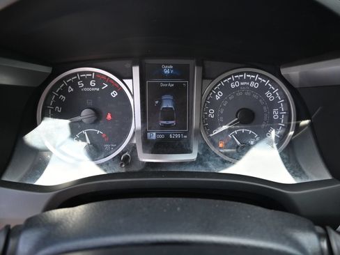 Used 2023 Toyota Tacoma SR5 RWD image 11