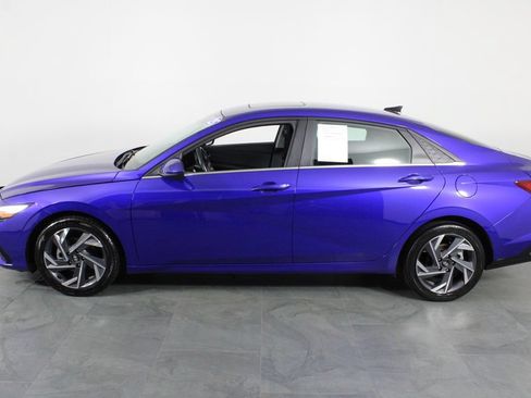 Certified 2025 Hyundai Elantra SEL FWD image 14