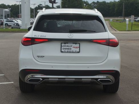 Used 2025 Mercedes-Benz GLC 300 image 3
