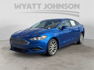Used 2017 Ford Fusion SE image 1