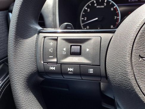Used 2023 Nissan Rogue SV FWD image 19