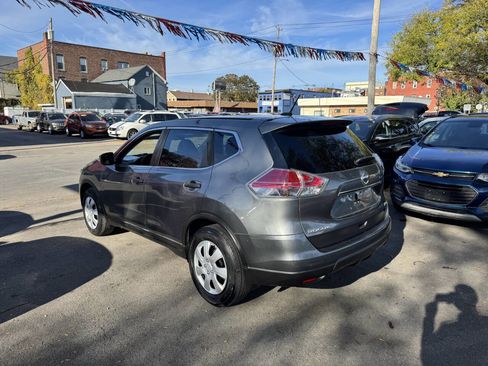 Used 2016 Nissan Rogue S w/ S Family Package image 3