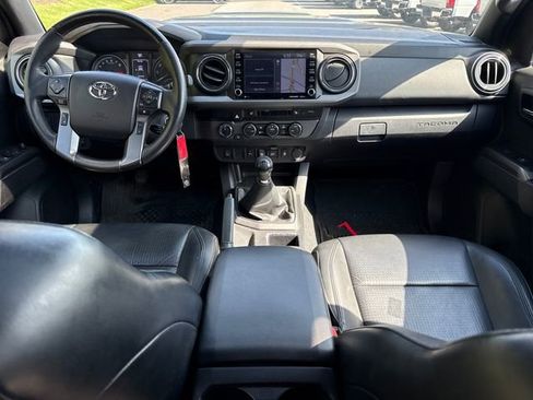 Used 2022 Toyota Tacoma TRD Sport w/ TRD Premium Sport Package AWD/4WD image 18