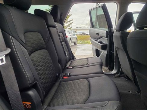 Used 2023 Nissan Pathfinder S image 21