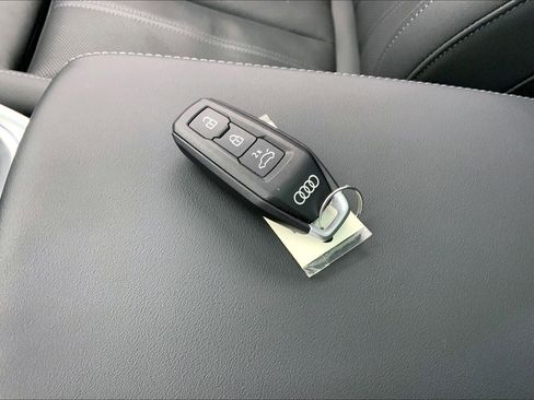 Certified 2025 Audi Q5 2.0T Premium Plus w/ Premium Plus image 10