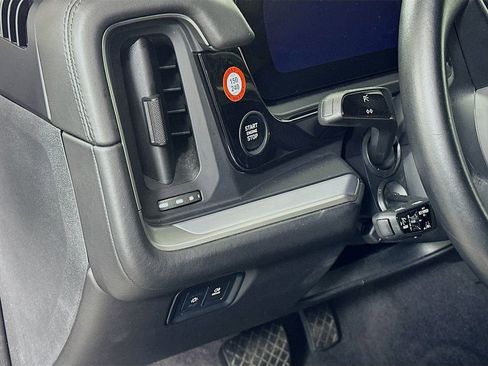 Used 2024 Porsche Cayenne image 11