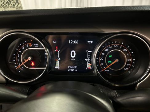 Used 2021 Jeep Gladiator Sport image 16