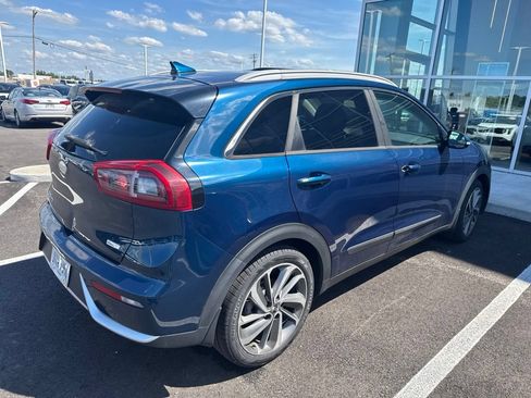 Used 2017 Kia Niro Touring w/ Advanced Technology Package FWD image 2