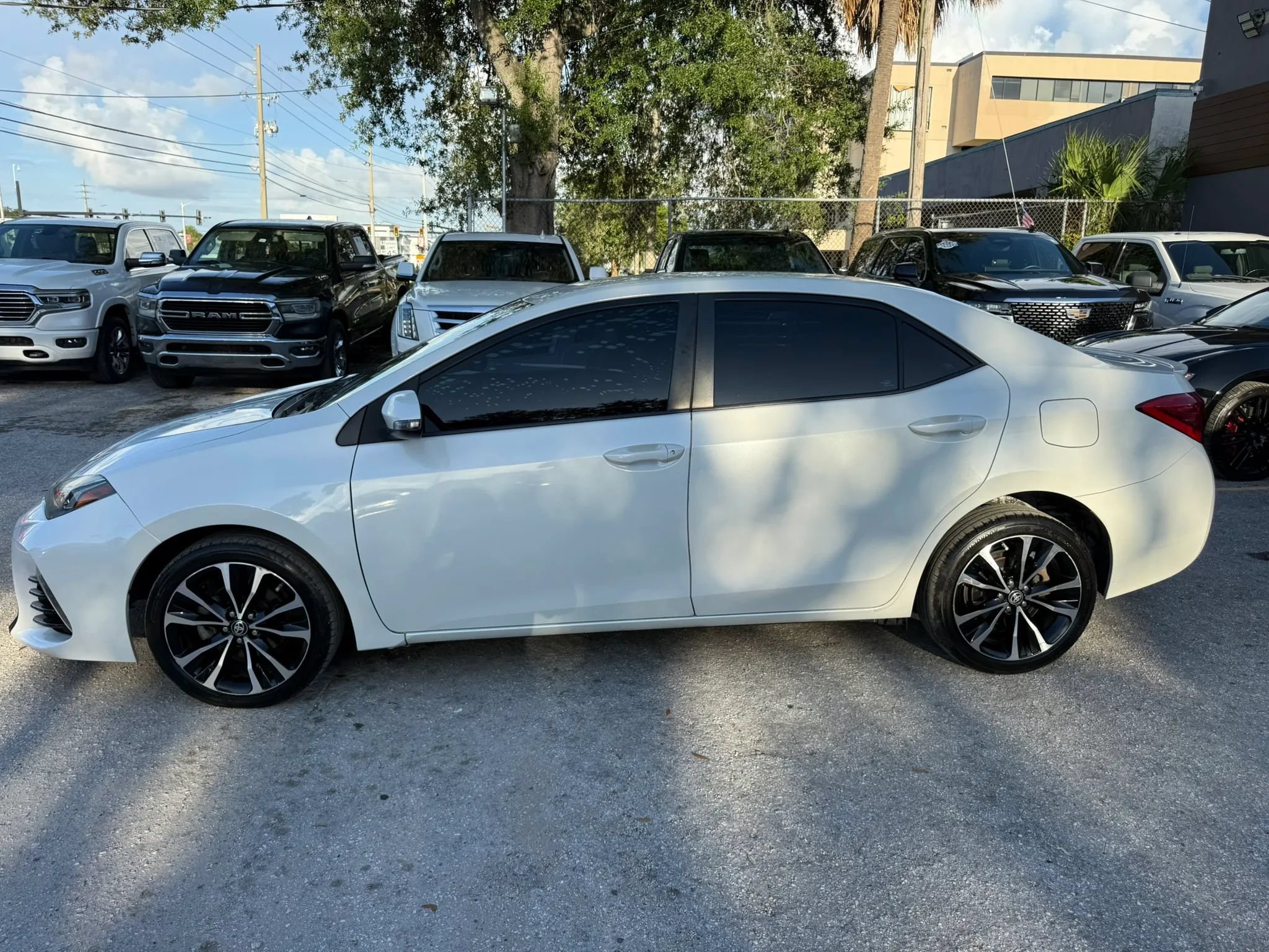 Used 2018 Toyota Corolla SE FWD image 4