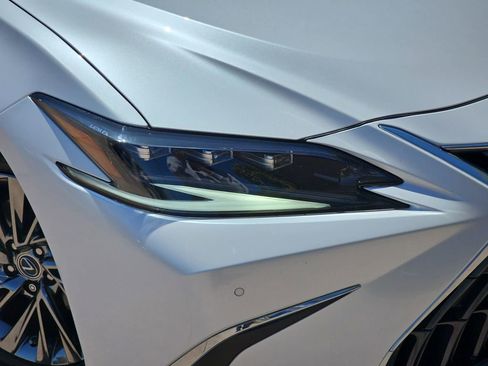 Used 2025 Lexus ES 300h w/ Accessory Package (Z1) FWD image 34