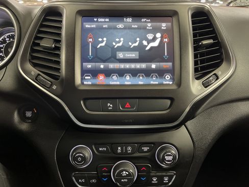 Used 2020 Jeep Cherokee Trailhawk w/ Comfort/Convenience Group image 25