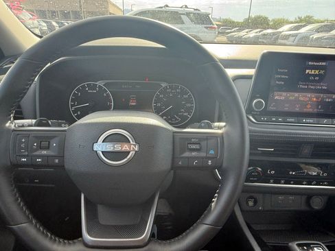 Used 2025 Nissan Rogue SV image 21