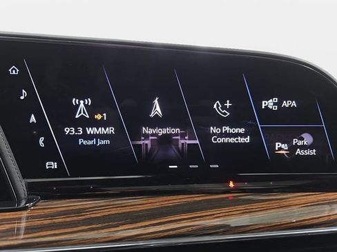 Used 2021 Cadillac Escalade Premium Luxury AWD/4WD image 17