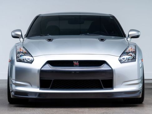 Used 2009 Nissan GT-R Premium AWD/4WD image 2
