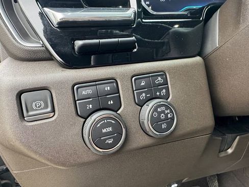 Used 2024 Chevrolet Silverado 2500 LTZ w/ LTZ Plus Package image 6