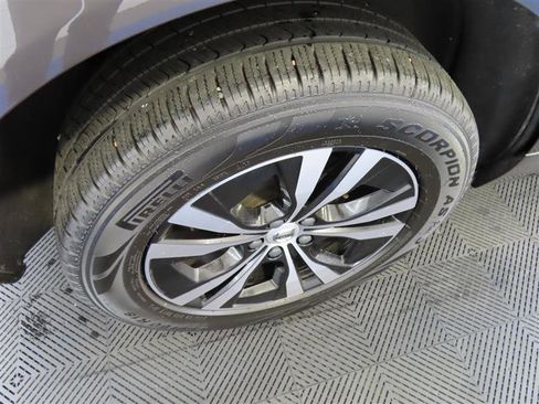 Used 2023 Volvo XC60 B5 Core image 9