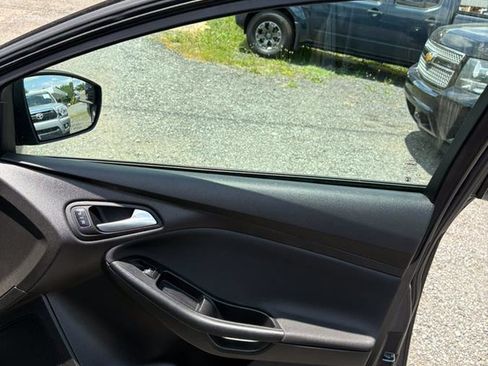 Used 2016 Ford Focus SE FWD image 23