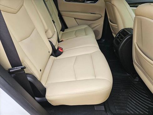 Used 2017 Cadillac XT5 FWD image 19