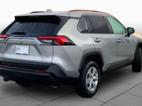 Used 2021 Toyota RAV4 LE FWD image 13