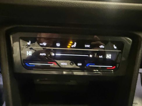 Certified 2022 Volkswagen Tiguan SE image 34