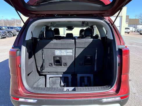 Used 2024 Kia Carnival LX image 9