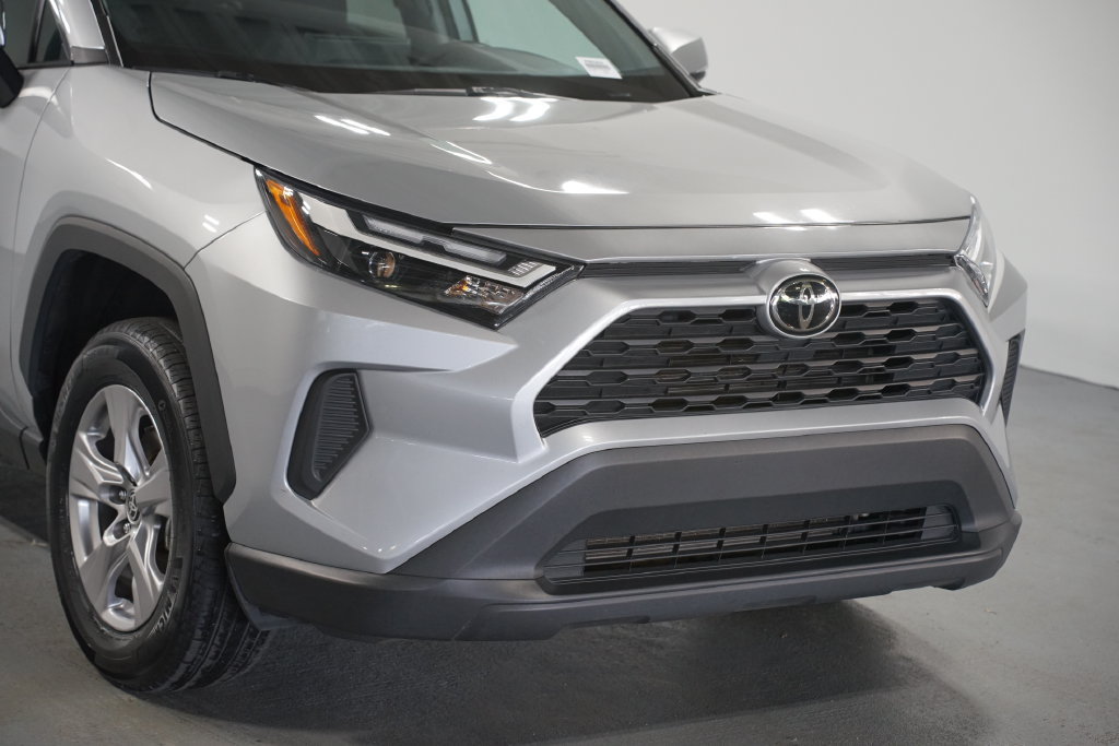 Certified 2025 Toyota RAV4 XLE FWD image 4