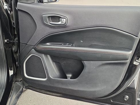 Used 2019 Jeep Compass Latitude w/ Popular Equipment Group FWD image 25