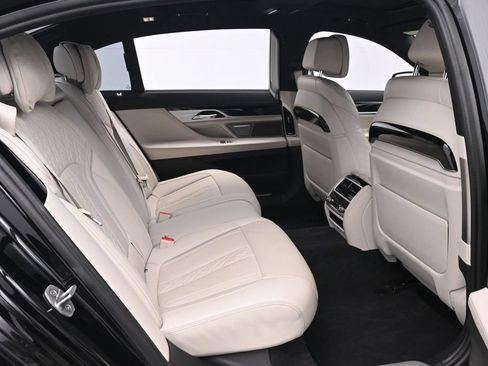 Used 2022 BMW 740i w/ M Sport Package RWD image 20