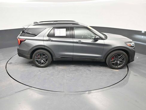 Used 2025 Ford Explorer ST-Line w/ ST-Line Street Pack AWD/4WD image 36