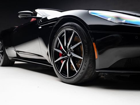 Used 2019 Aston Martin DB11 Volante RWD image 82