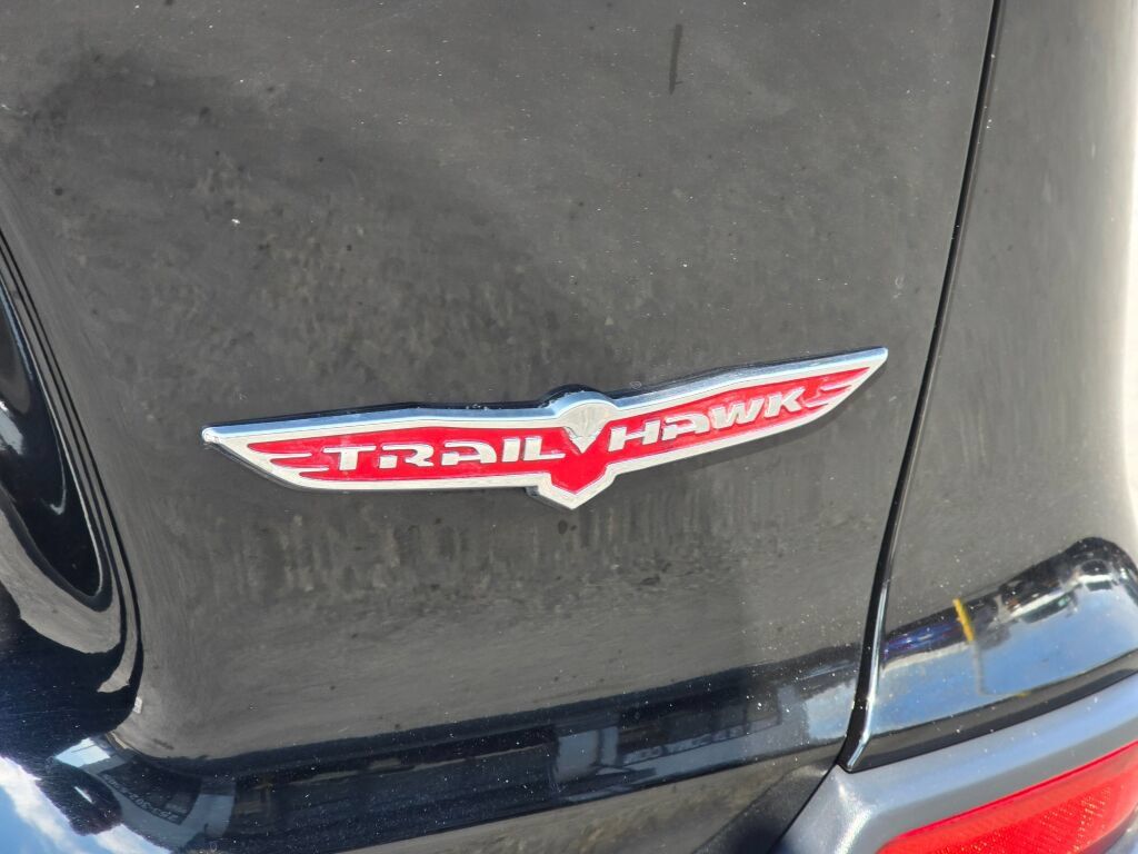 Used 2019 Jeep Cherokee Trailhawk AWD/4WD image 15