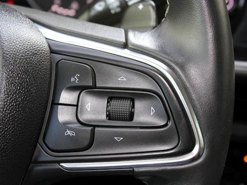 Used 2023 Buick Envision Essence image 30